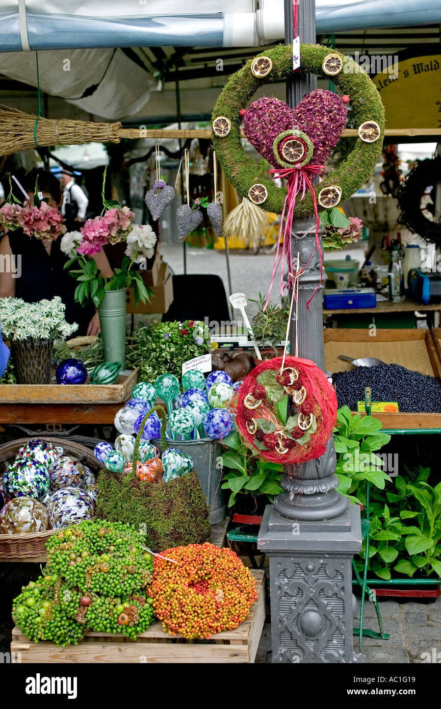 FLORIST'S SHOP VIKTUALIENMARKT FOOD MARKET MUNICH BAVARIA GERMANY Stock Photo Alamy