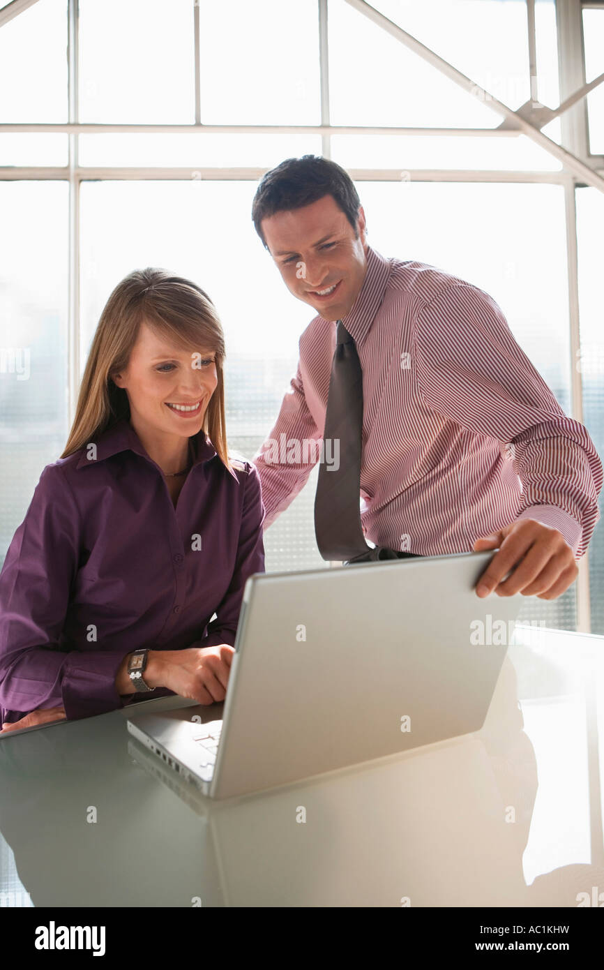 Businesspeople using a laptop, teamwork Stock Photo - Alamy