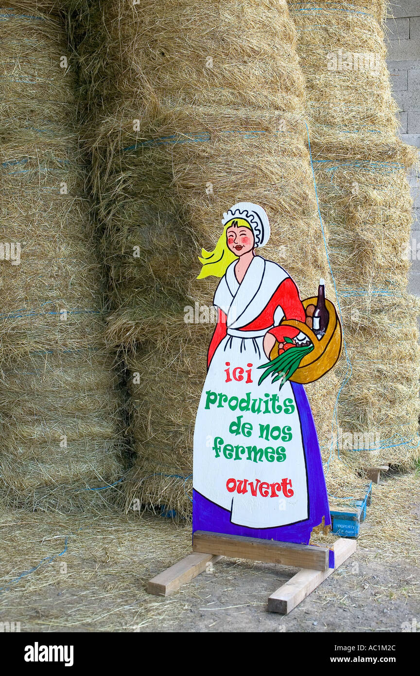 Hay for sale sign hires stock photography and images Alamy