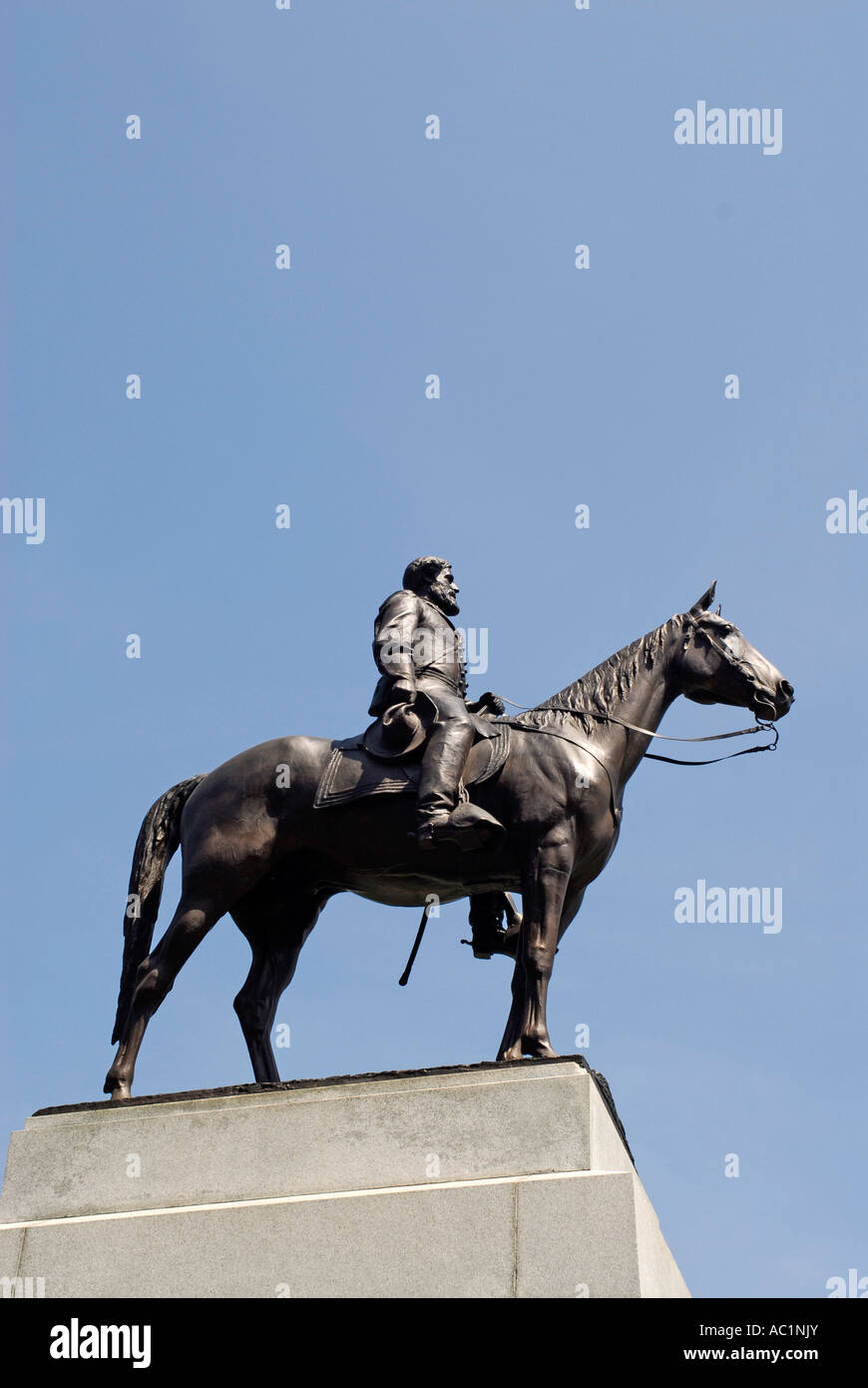 Virginia Memorial with General Robert E Lee Stock Photo Alamy