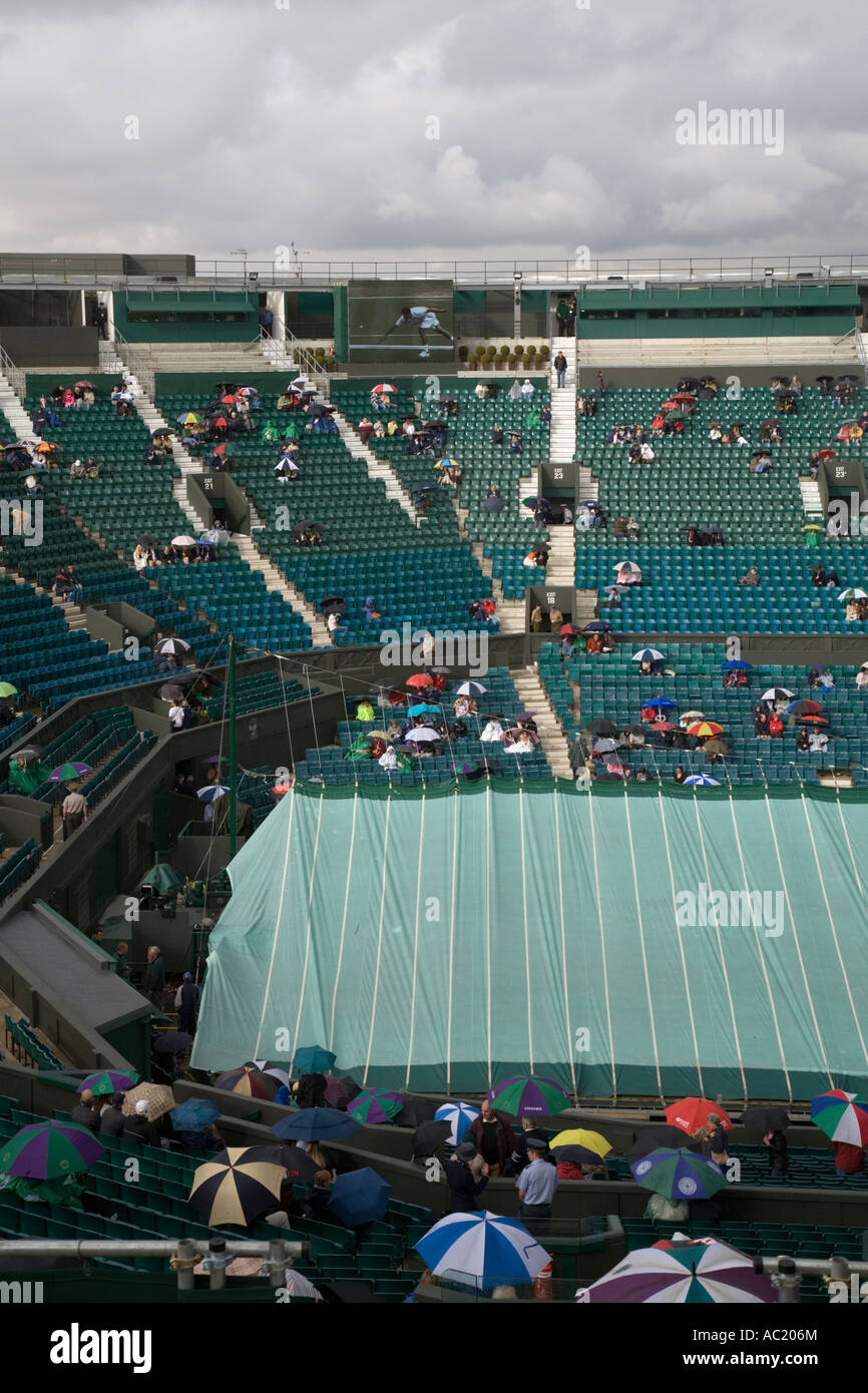 Rain interupts play during Carlos Moya Tim Henman game at Centre Court Wimbledon tennis Championship UK Stock Photo