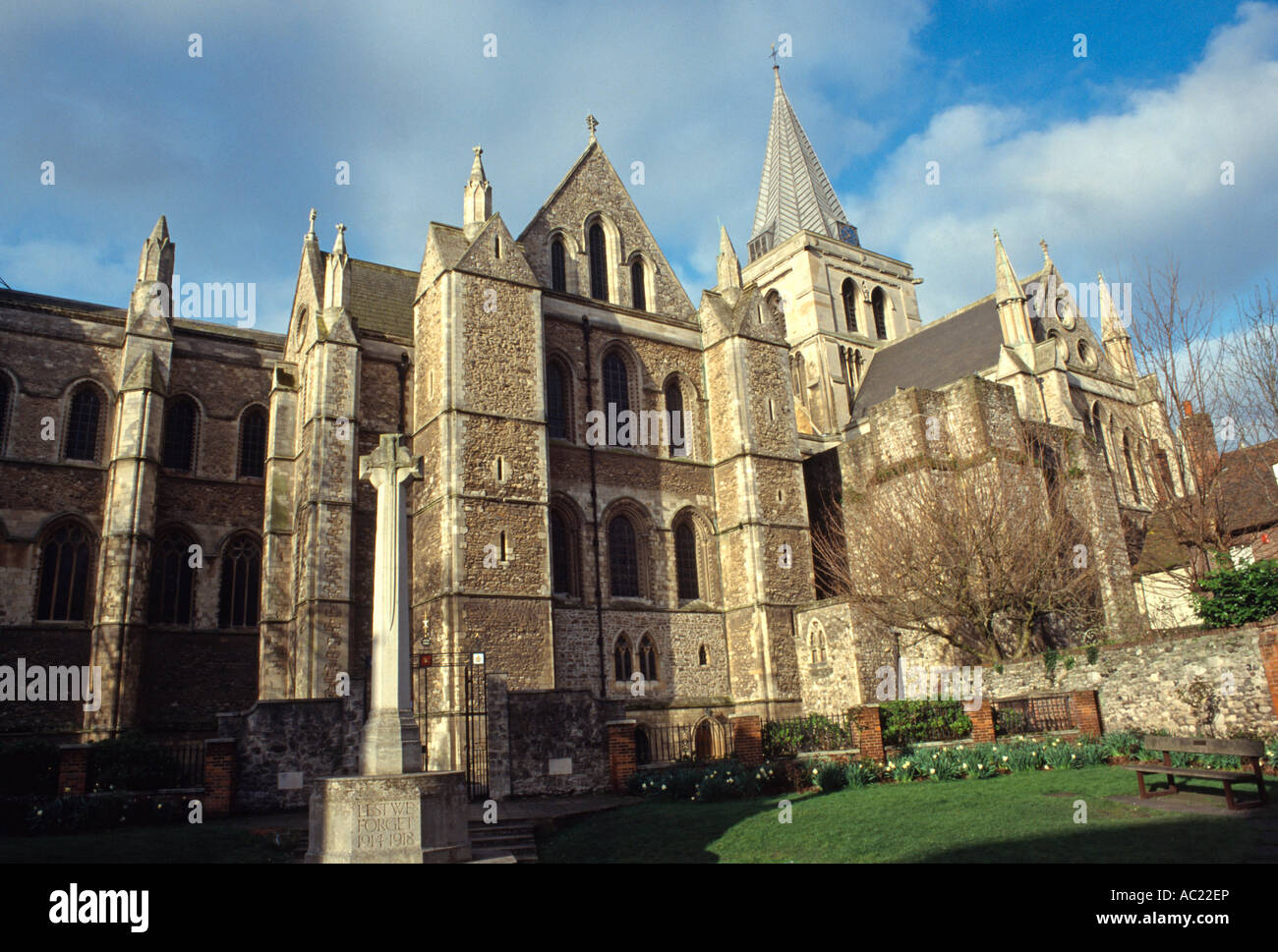 View rochester castle cathedral hi-res stock photography and images - Alamy