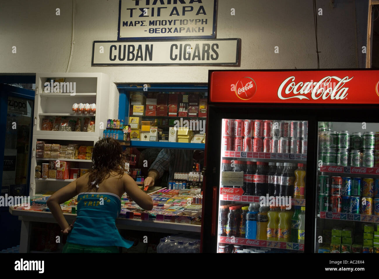 Buying tobacco hi-res stock photography and images - Page 3