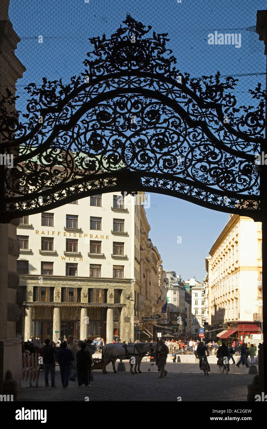 Vienna Hofburg wrought iron gate fiaker Stock Photo