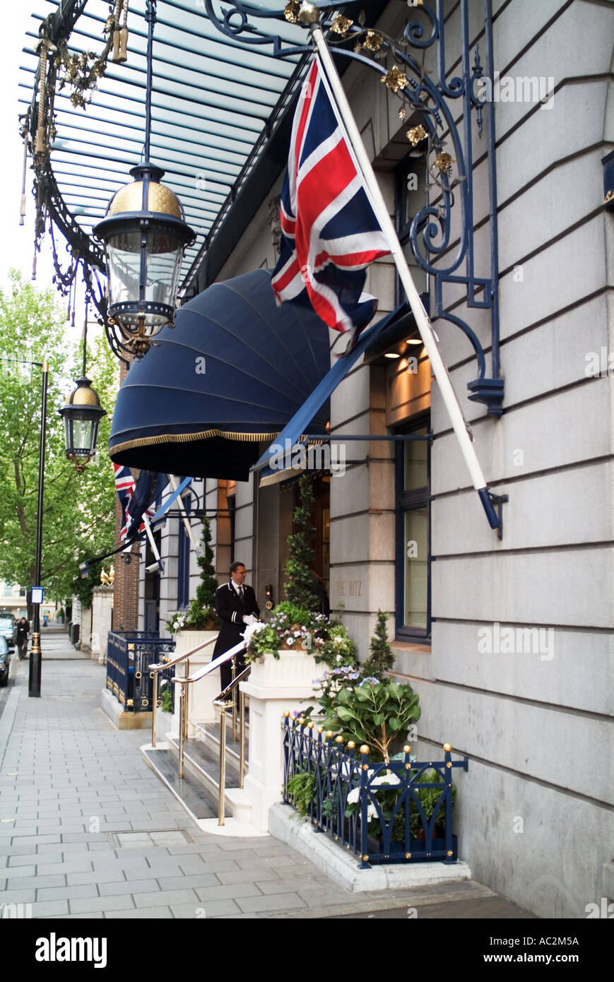 Ritz london doorman hi-res stock photography and images - Alamy