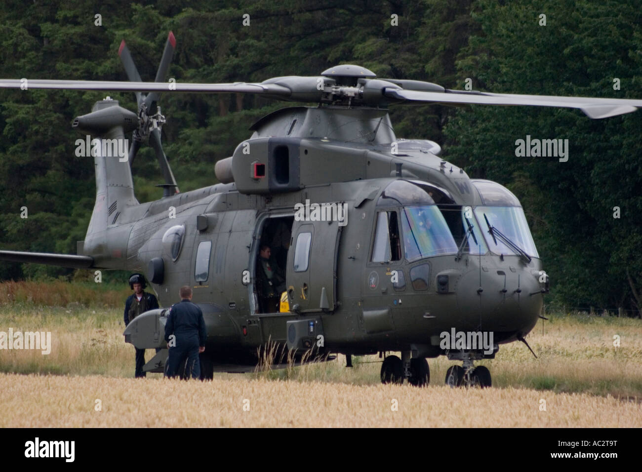 Helicopter raf camouflage hi-res stock photography and images - Alamy