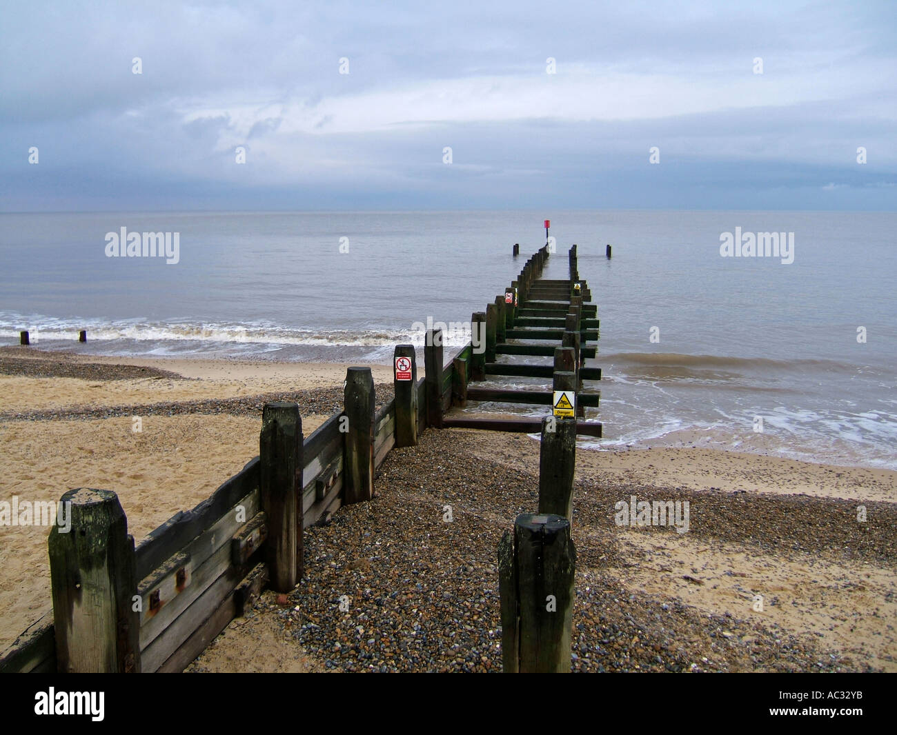 Sea defence beach southwold hi-res stock photography and images - Alamy