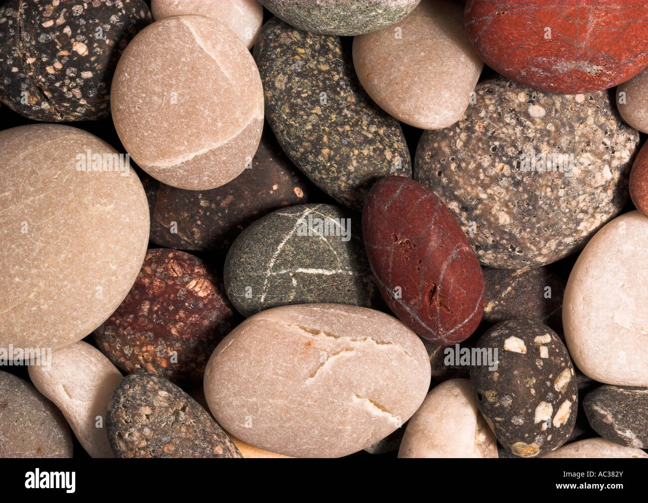 Pebbles on the beach hi-res stock photography and images - Alamy