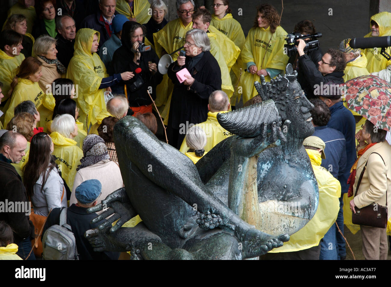 Baazon Brock establishing a new oracle at the Dionysos Fountain in Cologne (Germany) Stock Photo