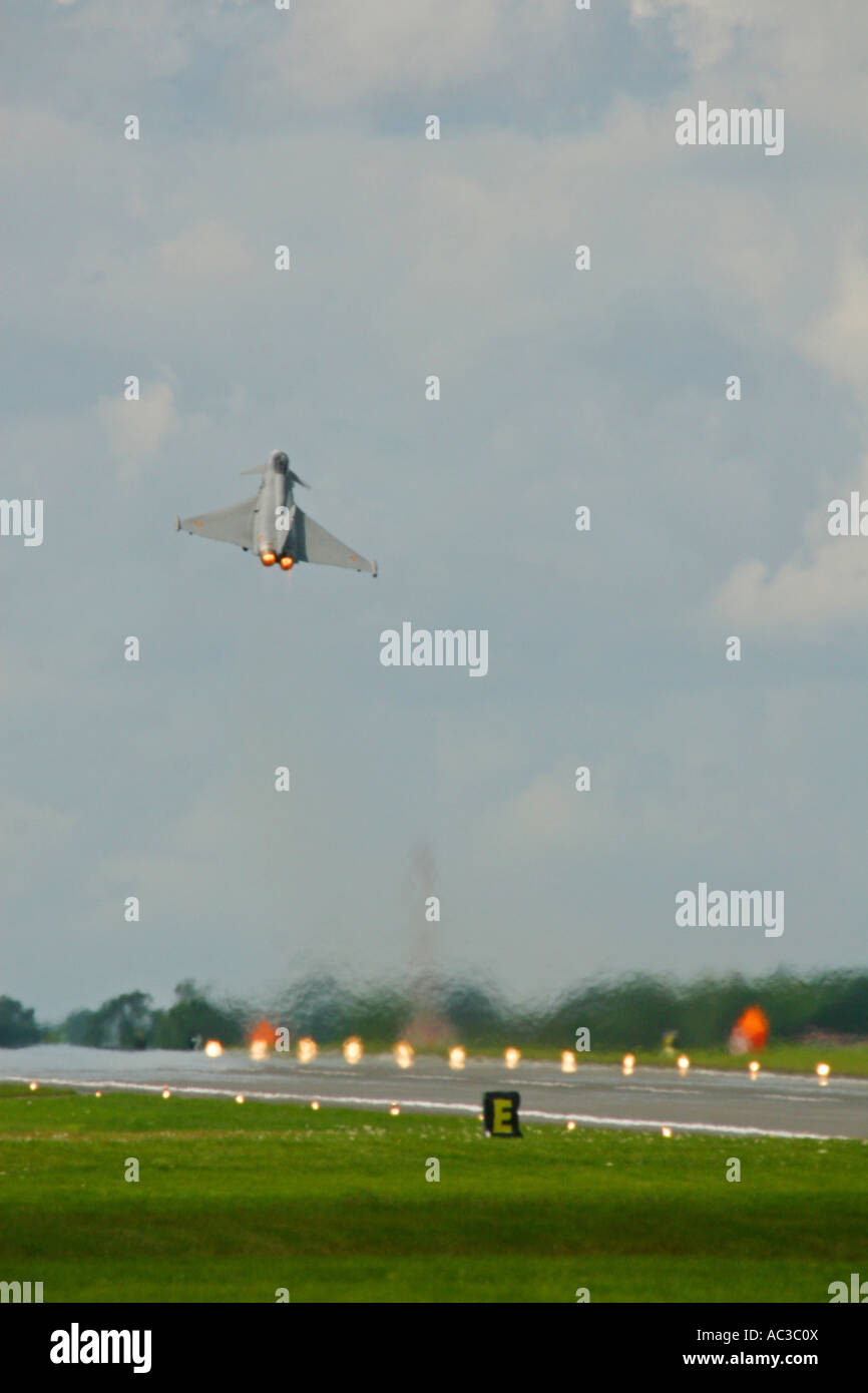Planes taking off on runway hi-res stock photography and images - Alamy