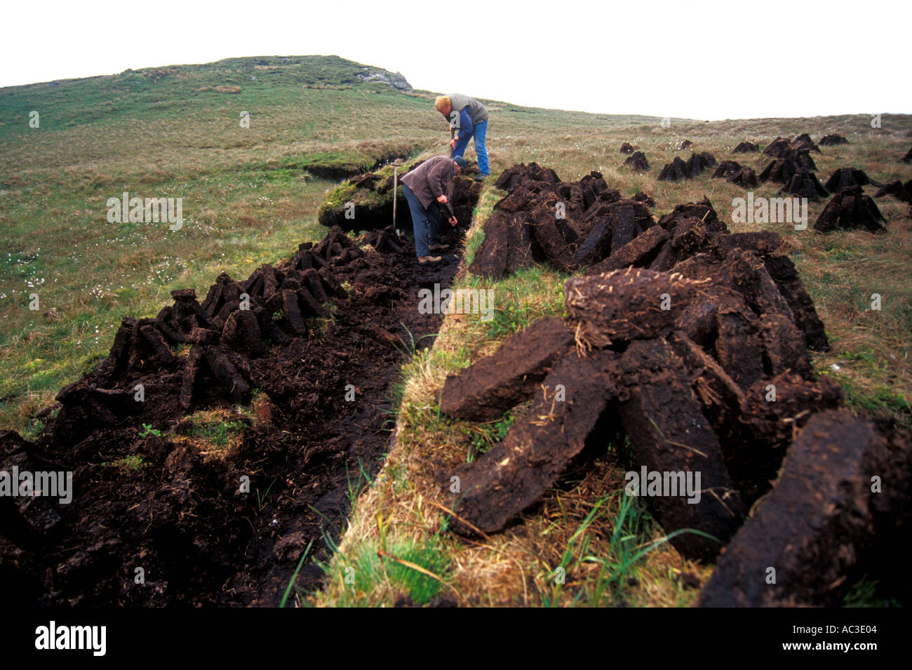 Peat bog ireland digging hires stock photography and images Alamy