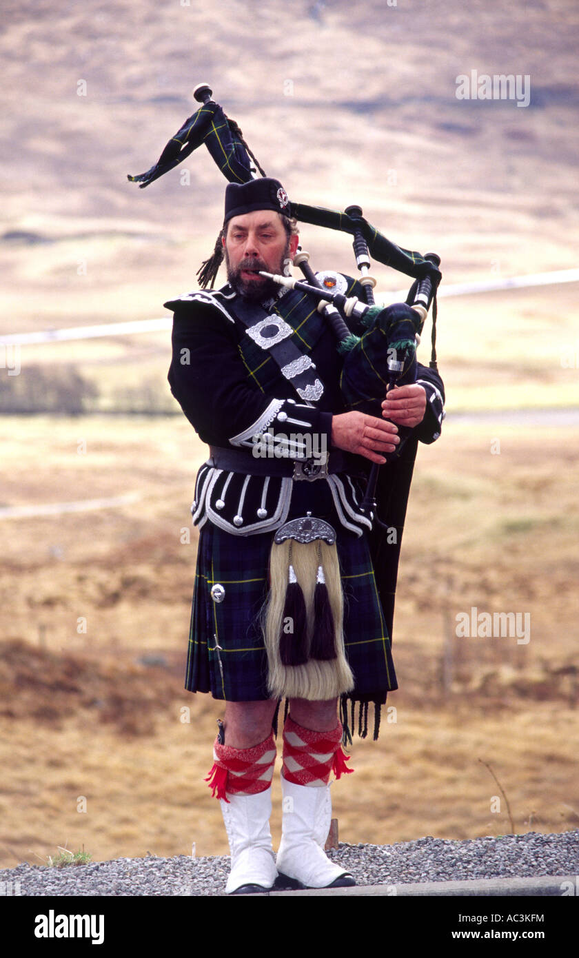 Highland Piper Scotland Stock Photo Alamy