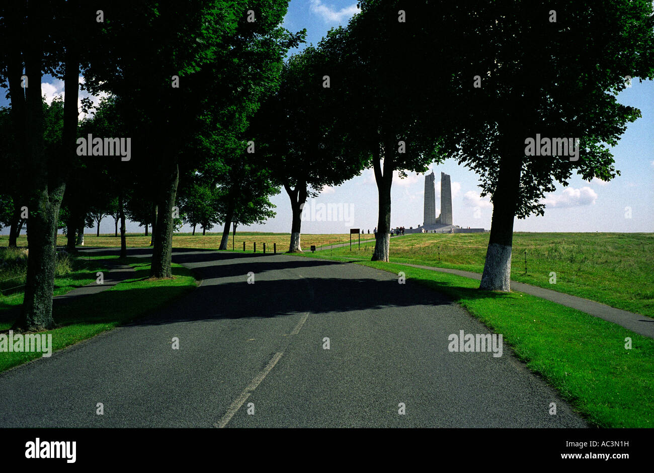 FRANCE VIMY RIDGE CANADIAN NATIONAL MEMORIAL TO THE CANADIAN SOLDIERS ...