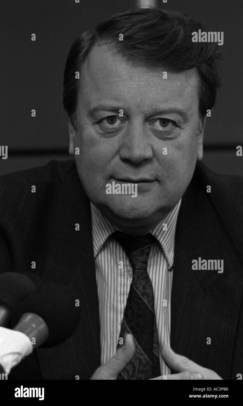 Kenneth clark mp hi-res stock photography and images - Alamy