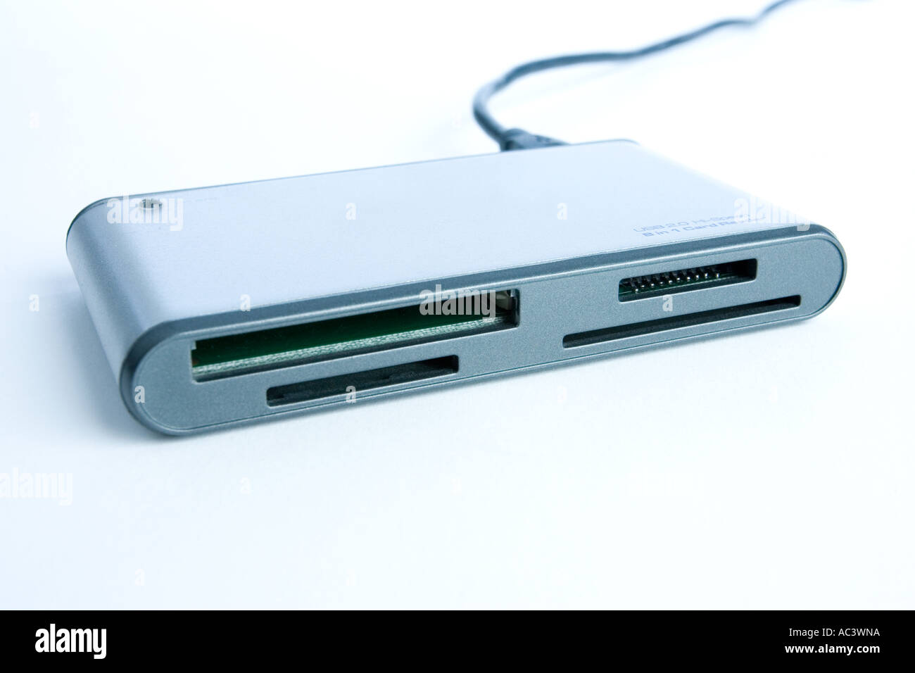 flash card reader to transfer data, songs, photos and files between a