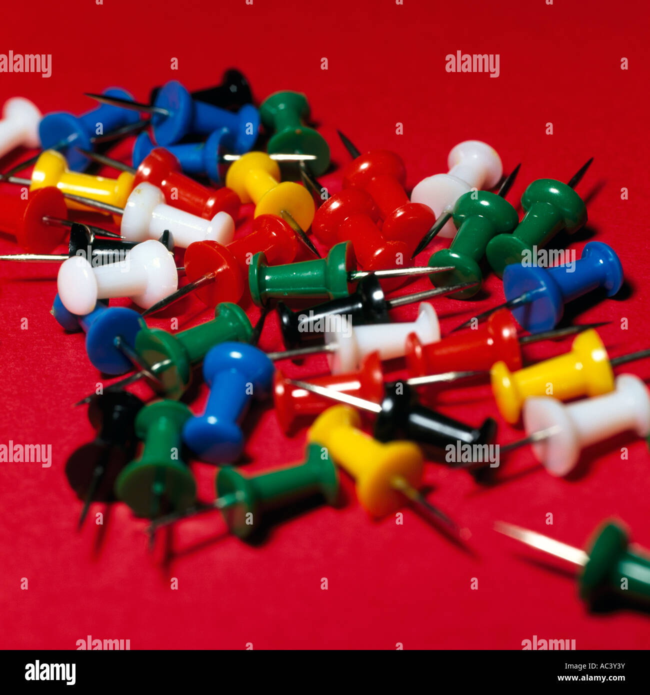 Drawing pins tack stationery hi-res stock photography and images - Alamy