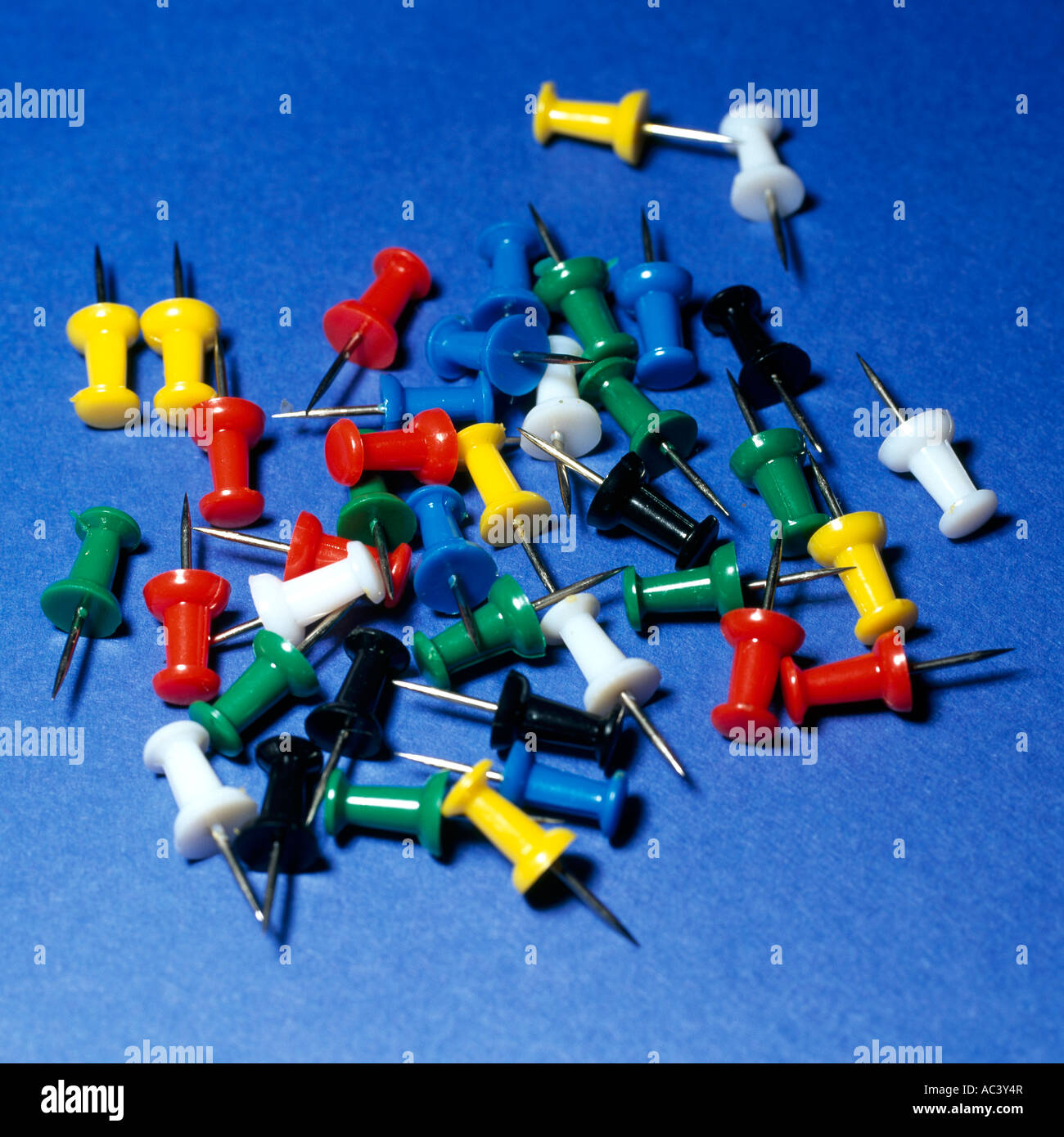 Drawing pins hi-res stock photography and images - Alamy