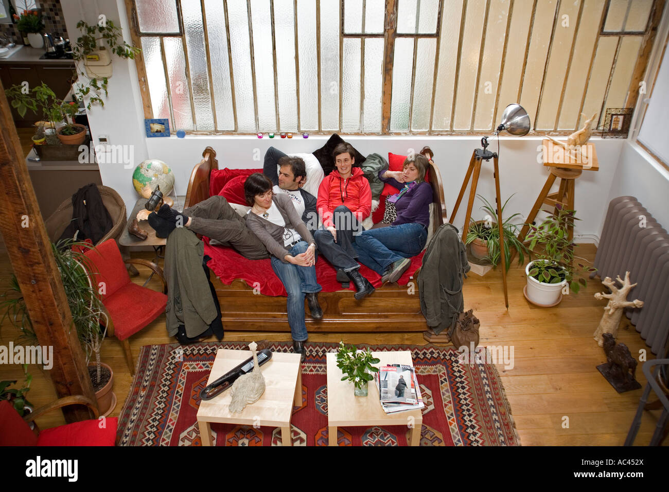 In Paris, friends having a chat in a loft. Discussion entre amis dans un loft parisien. Stock Photo