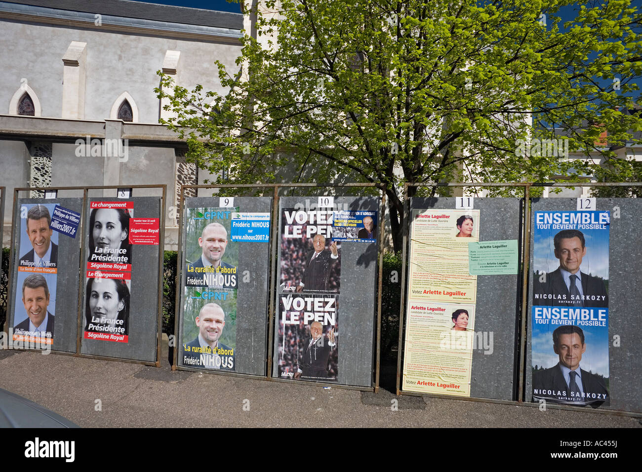 An advertising site for the 2007 French Presidency poll. Panneaux électoraux pour l'élection présidentielle 2007, en France. Stock Photo