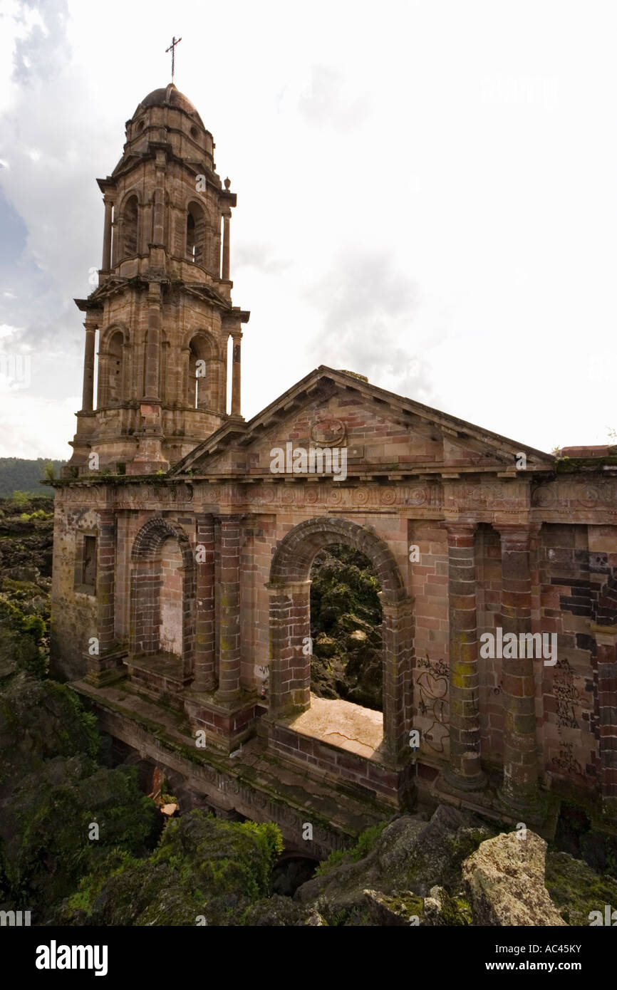 The ruins of San Juan Parangaricutiro church (Mexico). Ruines de l'église de San Juan Parangaricutiro (Mexique). Stock Photo