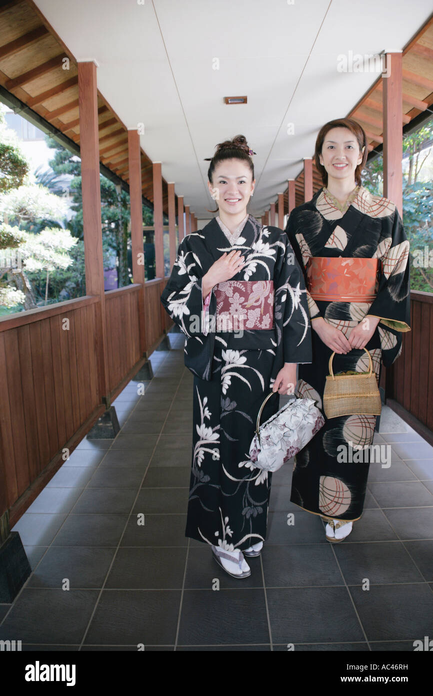 Two japanese women in kimono hi-res stock photography and images - Alamy
