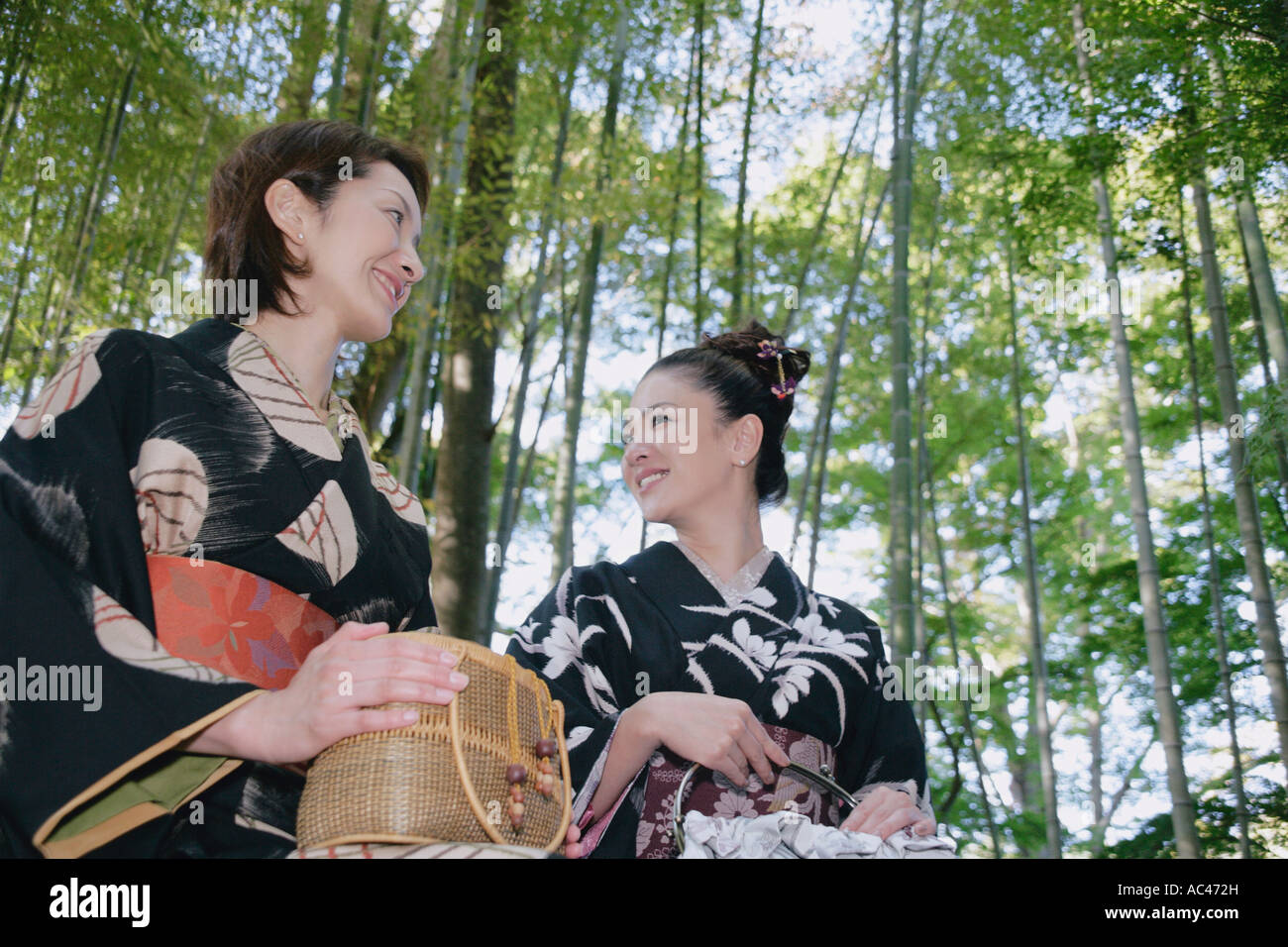 Two japanese women sitting hi-res stock photography and images - Alamy