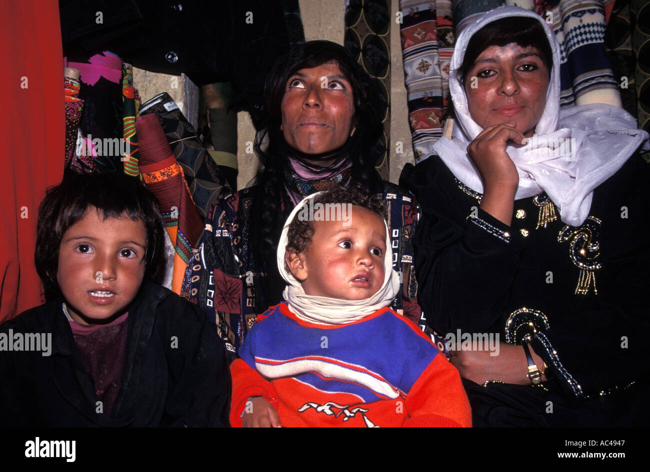 Bedouin family Palmyra Syria Stock Photo - Alamy