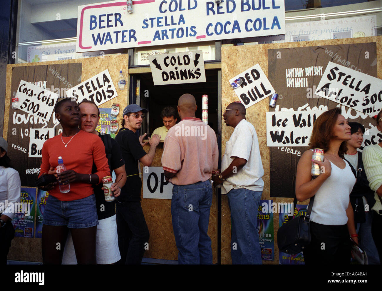 Alcohol and drinks being sold on the street at the Notting Hill