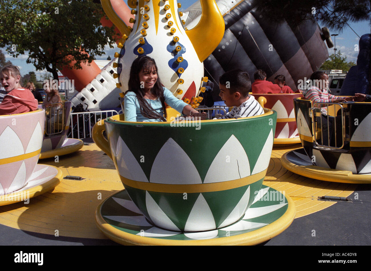 Spinning teacup hires stock photography and images Alamy