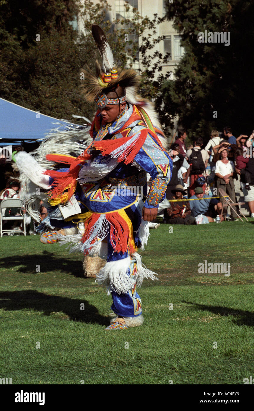 Native indian fancy dancer hi-res stock photography and images - Alamy