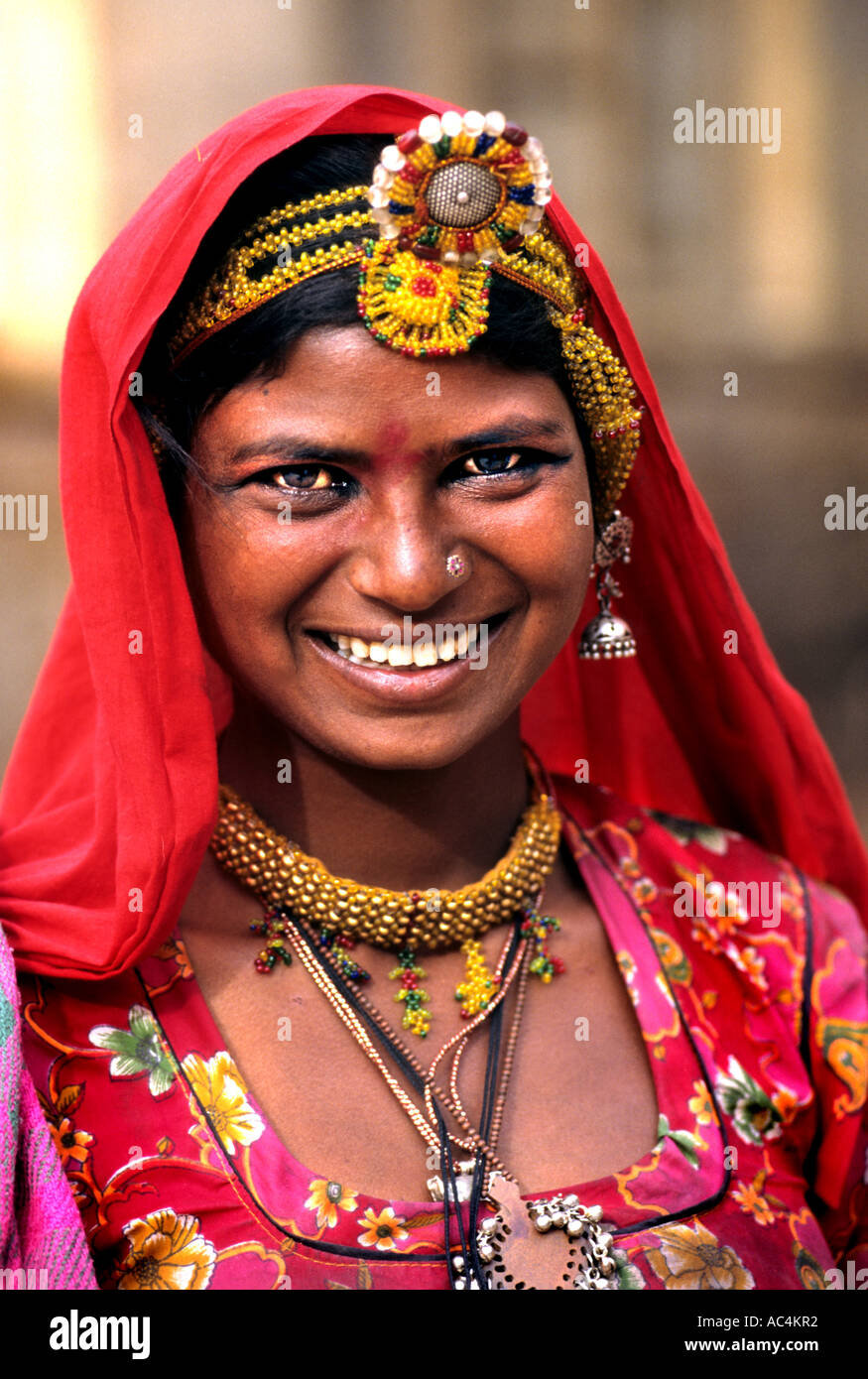 Beautiful Young Woman in a sari in India Rajasthan Jaisalmer Woman ...