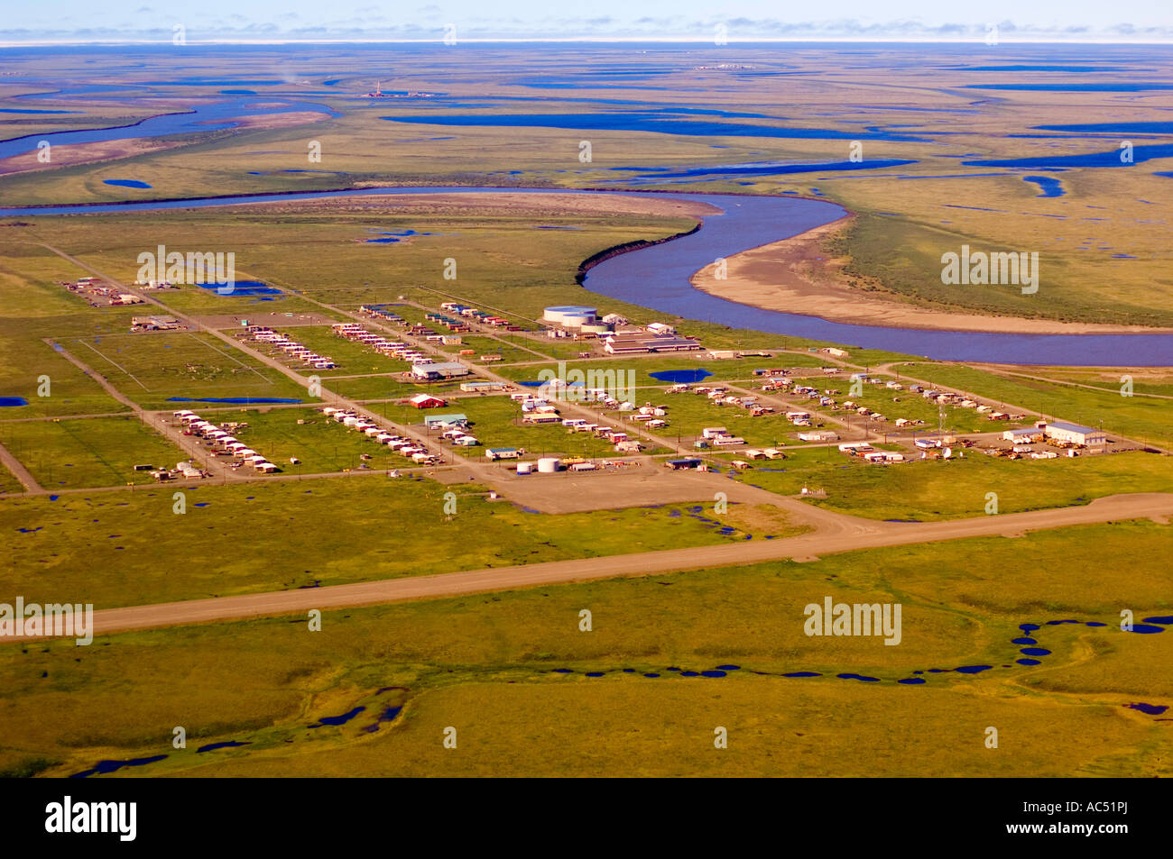 Nuiqsut alaskan village hires stock photography and images Alamy