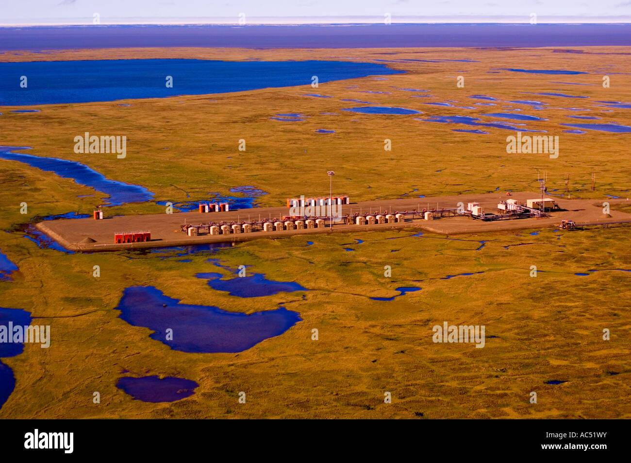 Oil production at the Prudhoe Bay oil field Stock Photo Alamy
