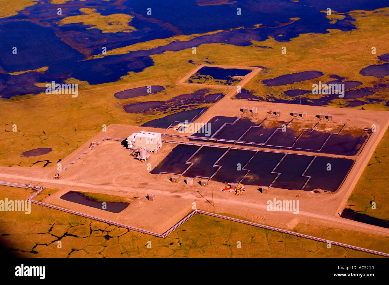 Prudhoe bay, alaska oil drilling hires stock photography and images