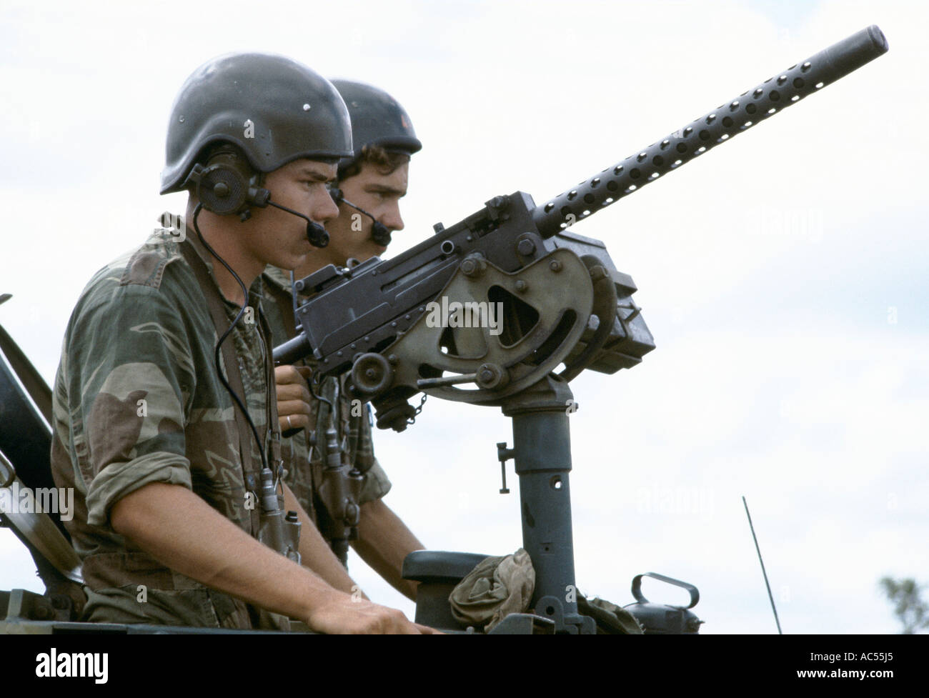 Army Soldier Gun Fire Hi res Stock Photography And Images Alamy