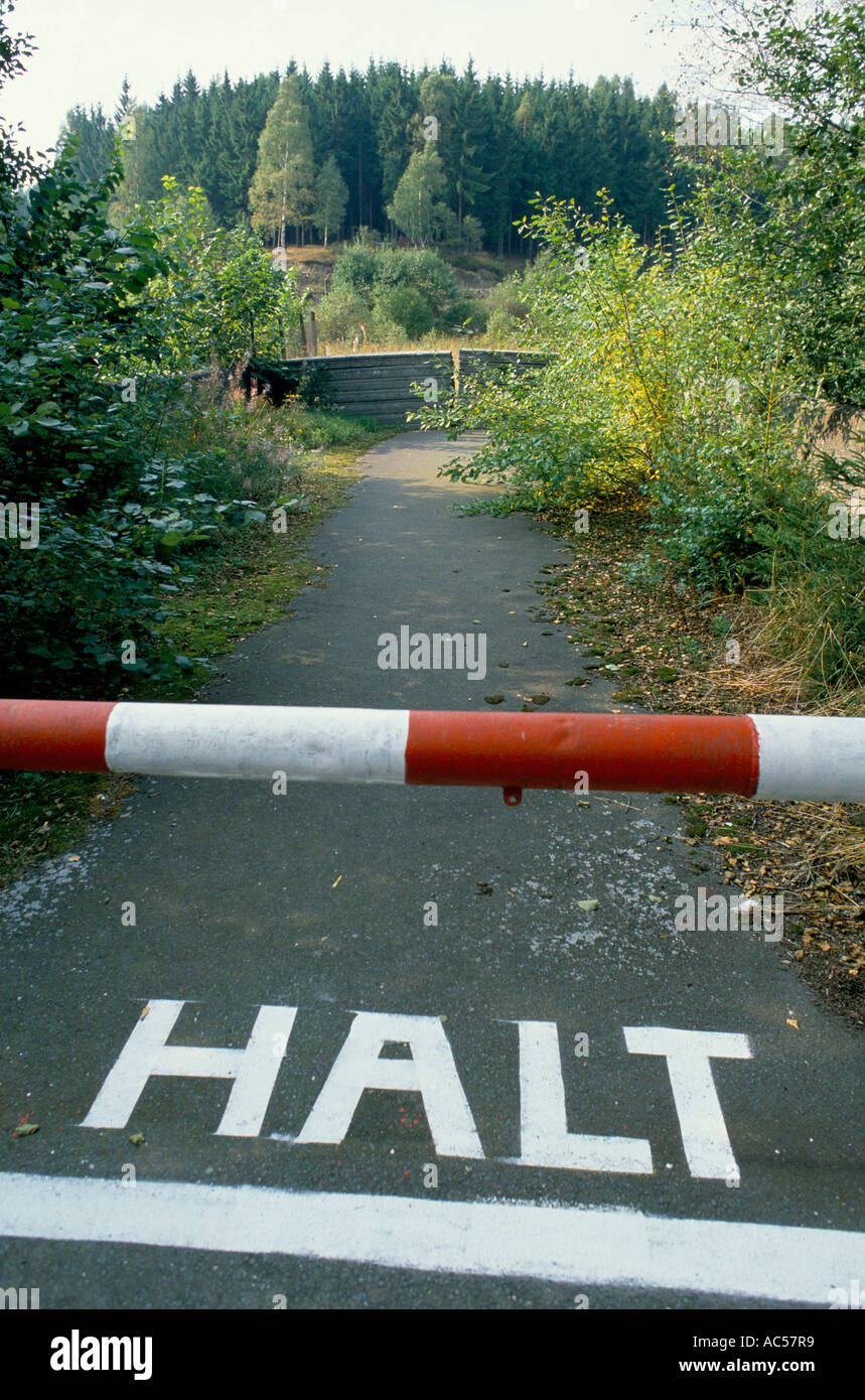 IRON CURTAIN  STOP PAINTED ON ROAD TO NOWHERE NORTH OF HOF 1989 The fall of communism Stock Photo