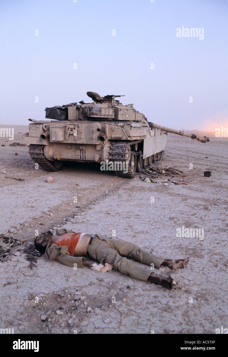 IRAN IRAQ WAR 1982 DEMOLISHED TANK AND DEAD IRANIAN SOLIDER LAY  IN TH DESERT NEAR BASRA. Stock Photo