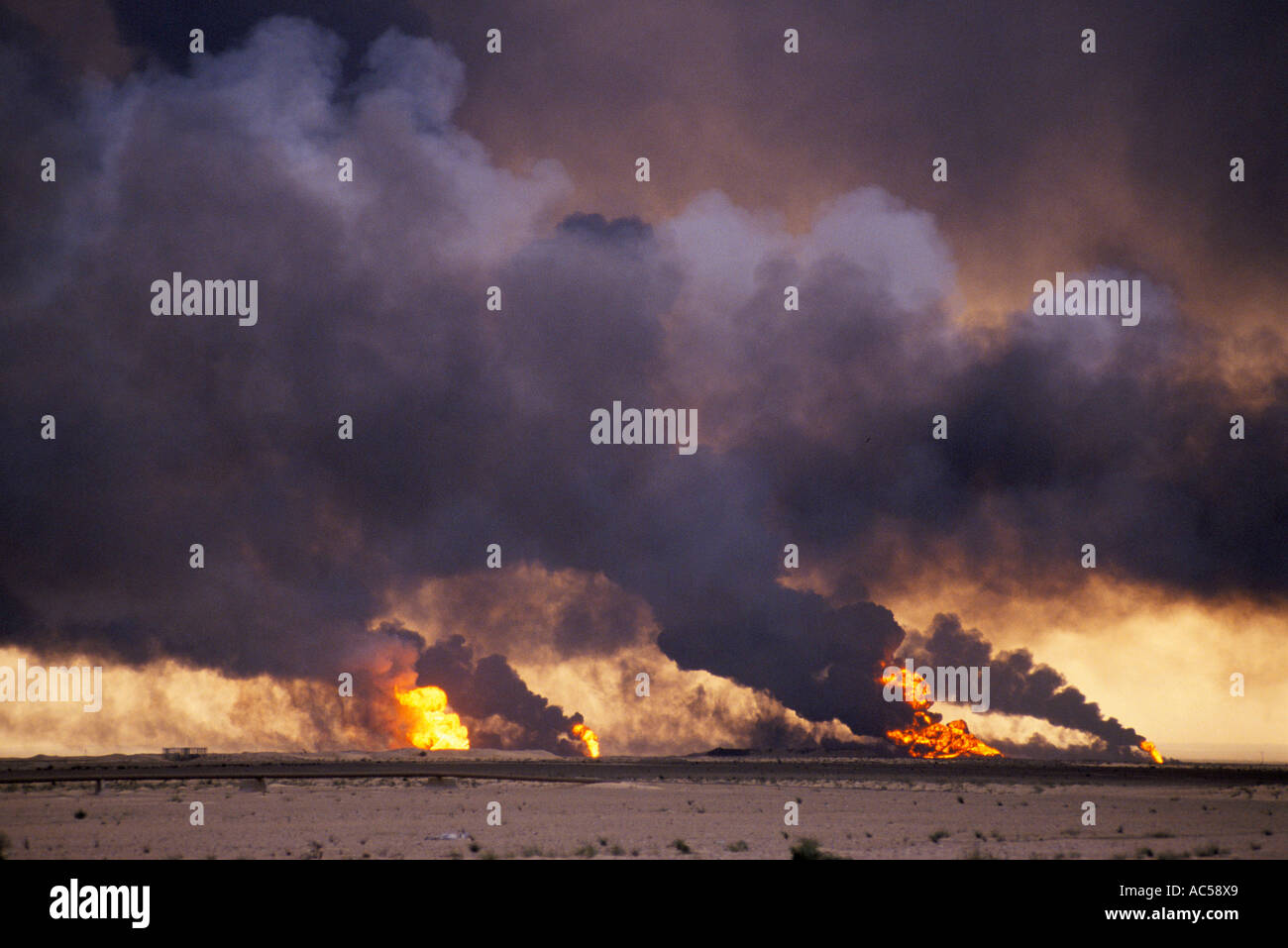 Oil field kuwait hires stock photography and images Alamy