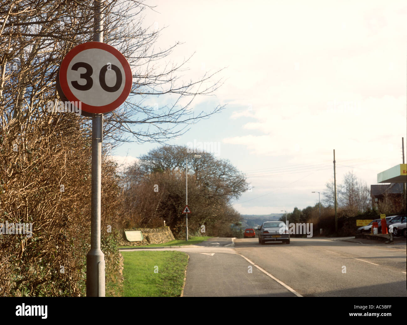 30 mph speed restriction sign UK Stock Photo