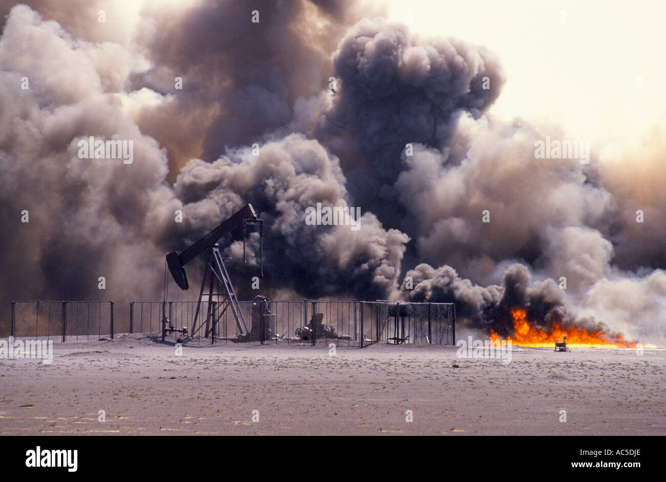 Burning Oil Fields Kuwait High Resolution Stock Photography and Images ...
