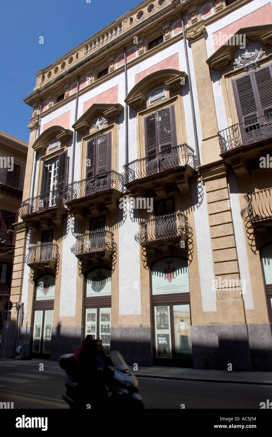 E trigona hires stock photography and images Alamy