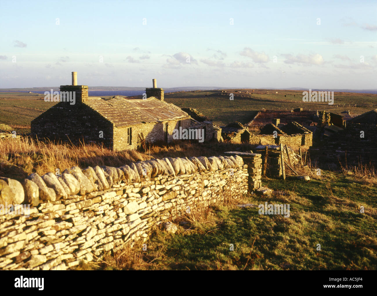 dh Netherhouse WESTRAY ORKNEY Settlement of ruined cottages ruin cottage scotland rural Stock Photo