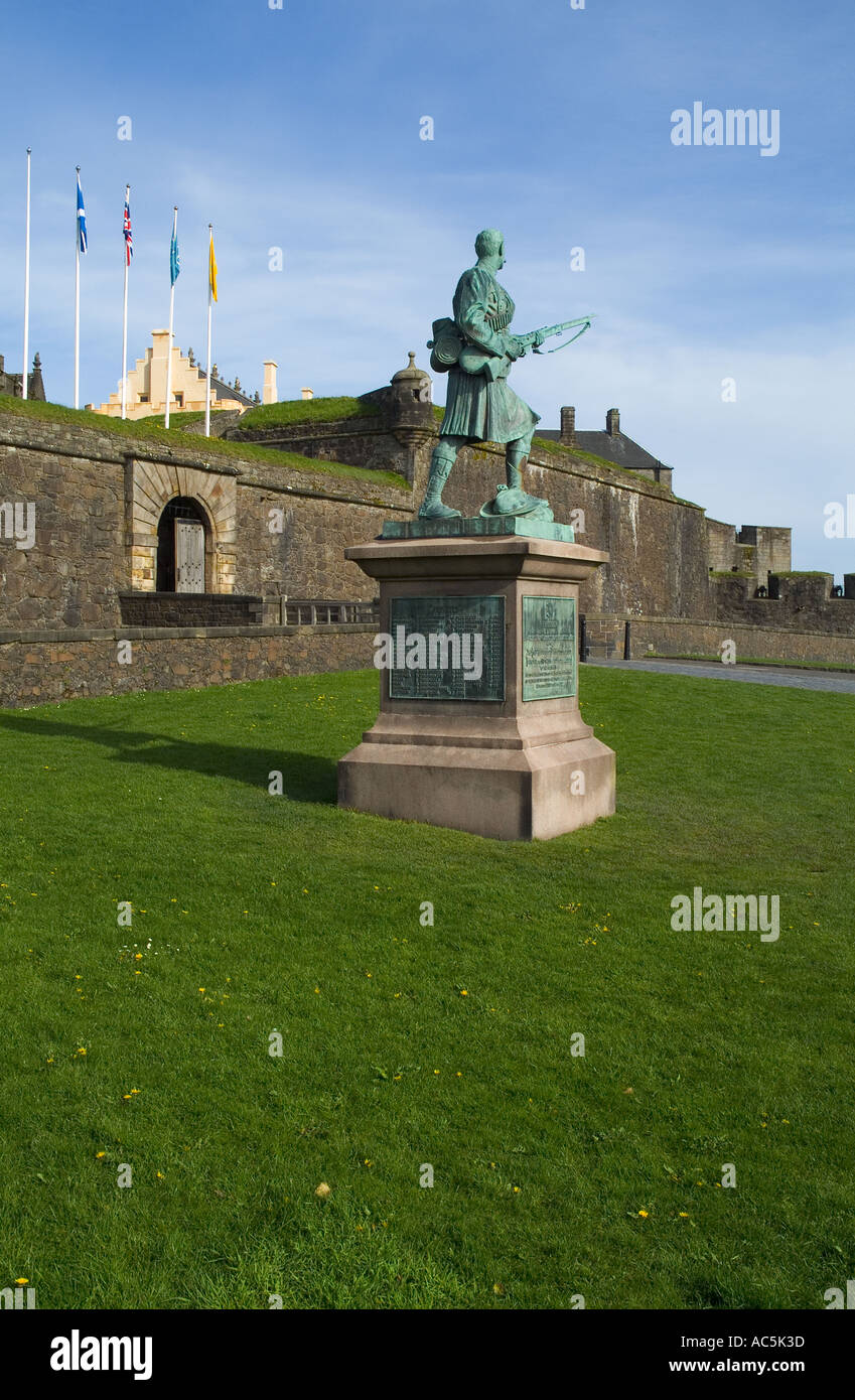 dh STIRLING STIRLINGSHIRE War memorial statue outside Stirling Castle Stock Photo