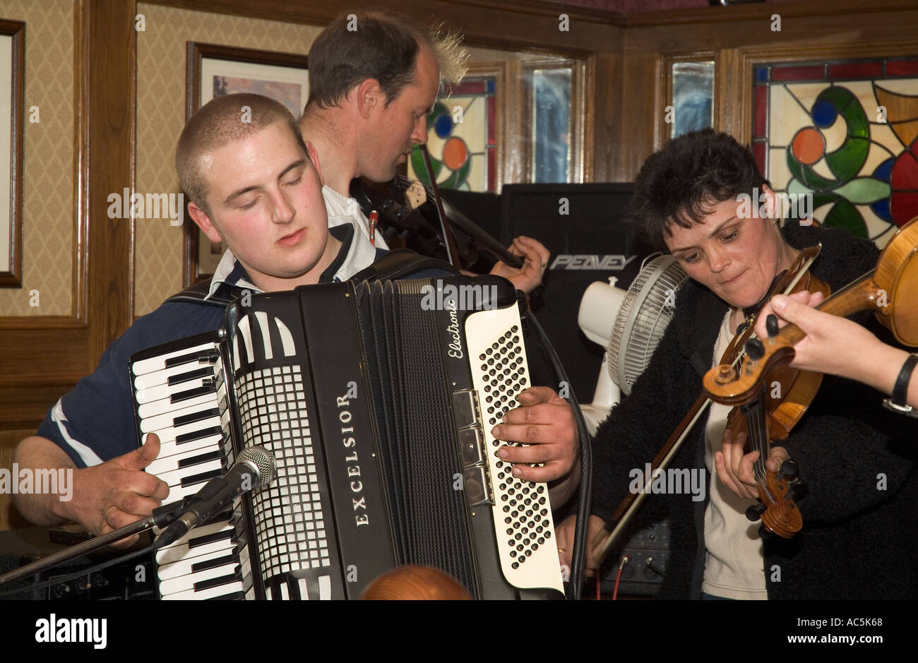 dh Orkney Folk Festival STROMNESS ORKNEY Musicians playing Accordion fiddles Royal Hotel lounge bar Stock Photo
