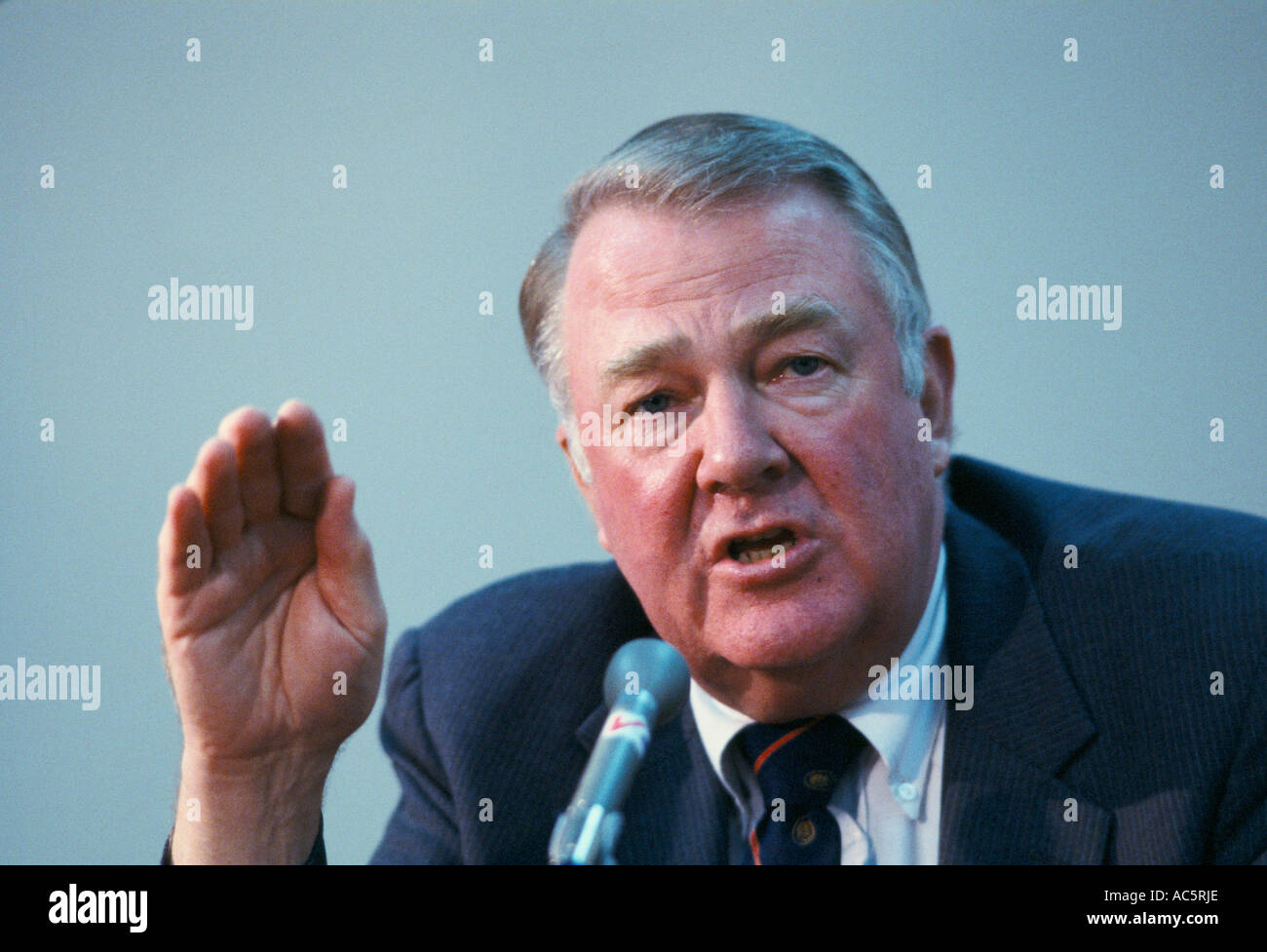 ED MEESE US ATTOURNEY GENERAL AT PRESS CONFERENCE IN PERU 1988 Stock Photo