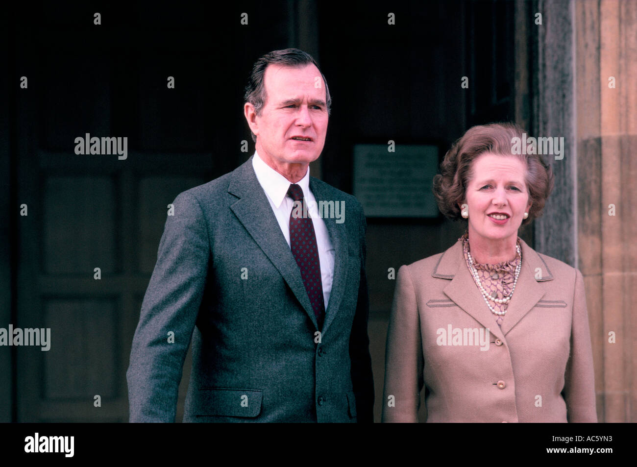 Margaret Thatcher with George Bush at Chequers, London, 1984 Stock Photo