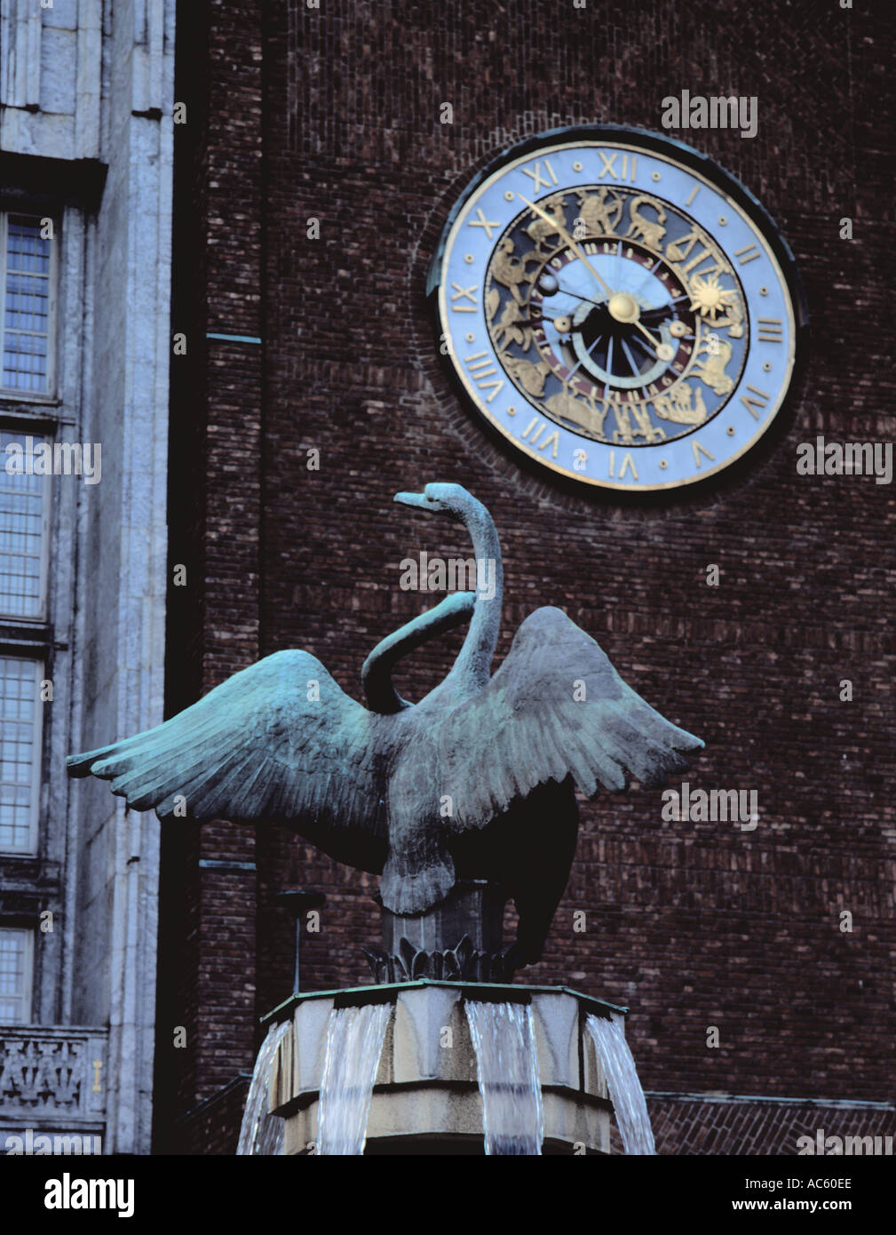 Swan fountain ( by Dyre Vaas ), with astronomical clock beyond, Rådhus ( City Hall ), Oslo, Norway. Stock Photo