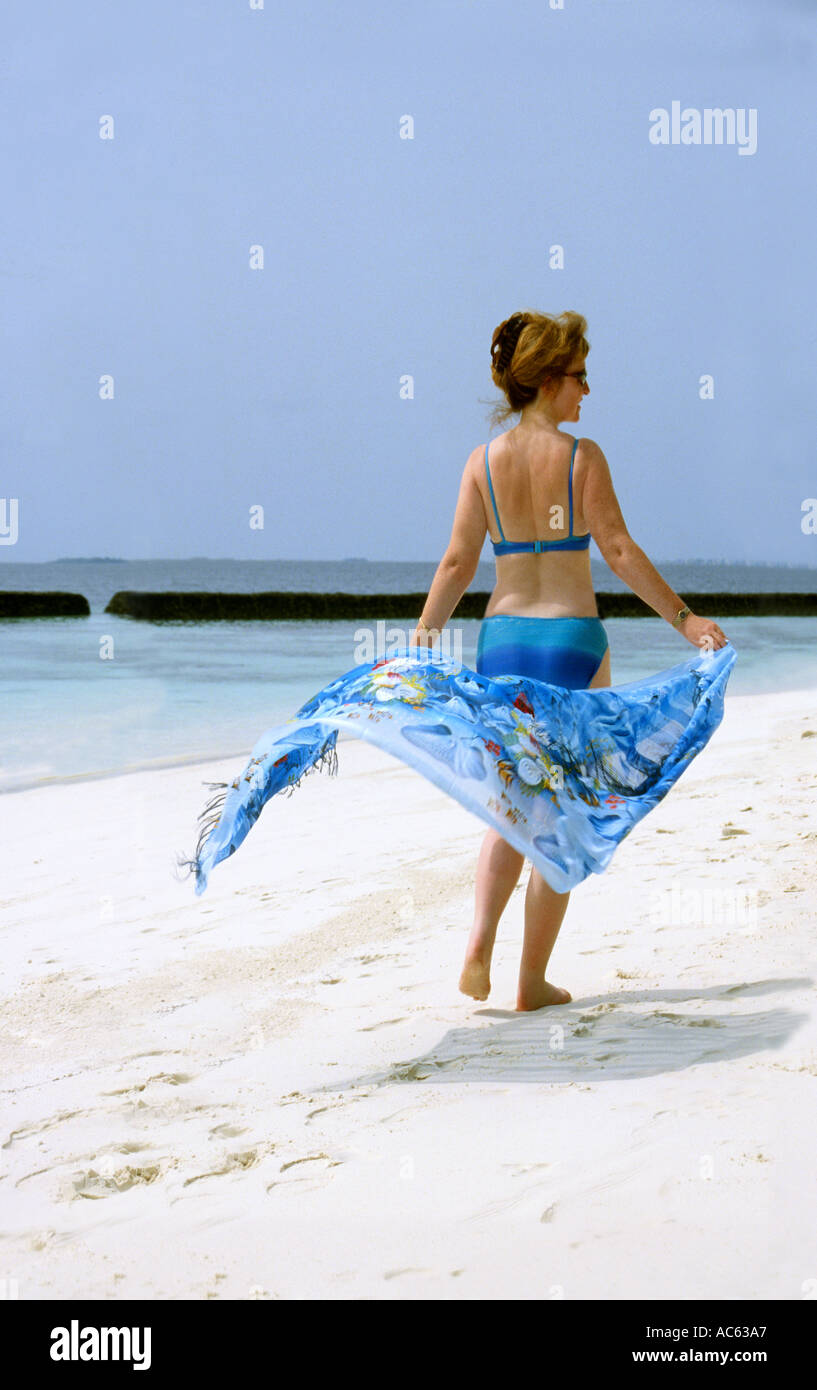 The sarong hi-res stock photography and images - Page 74 - Alamy