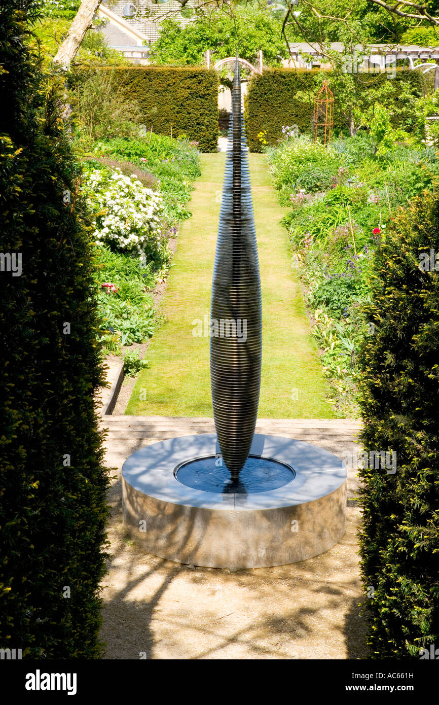 Modern water feature hi-res stock photography and images - Alamy