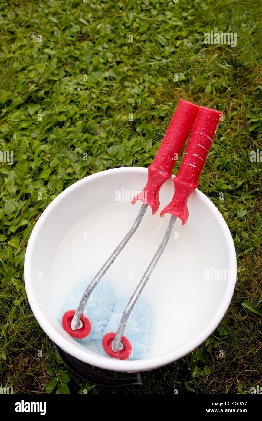 Sponge painting roller brush hires stock photography and images Alamy